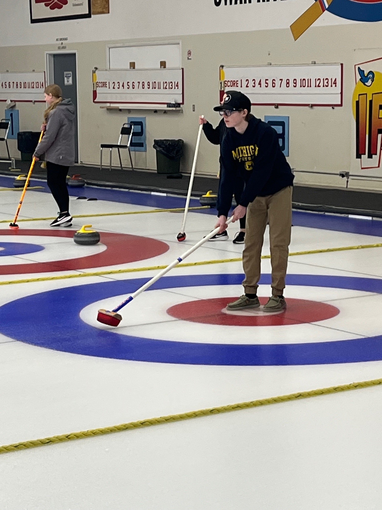 Curling%202.jpg