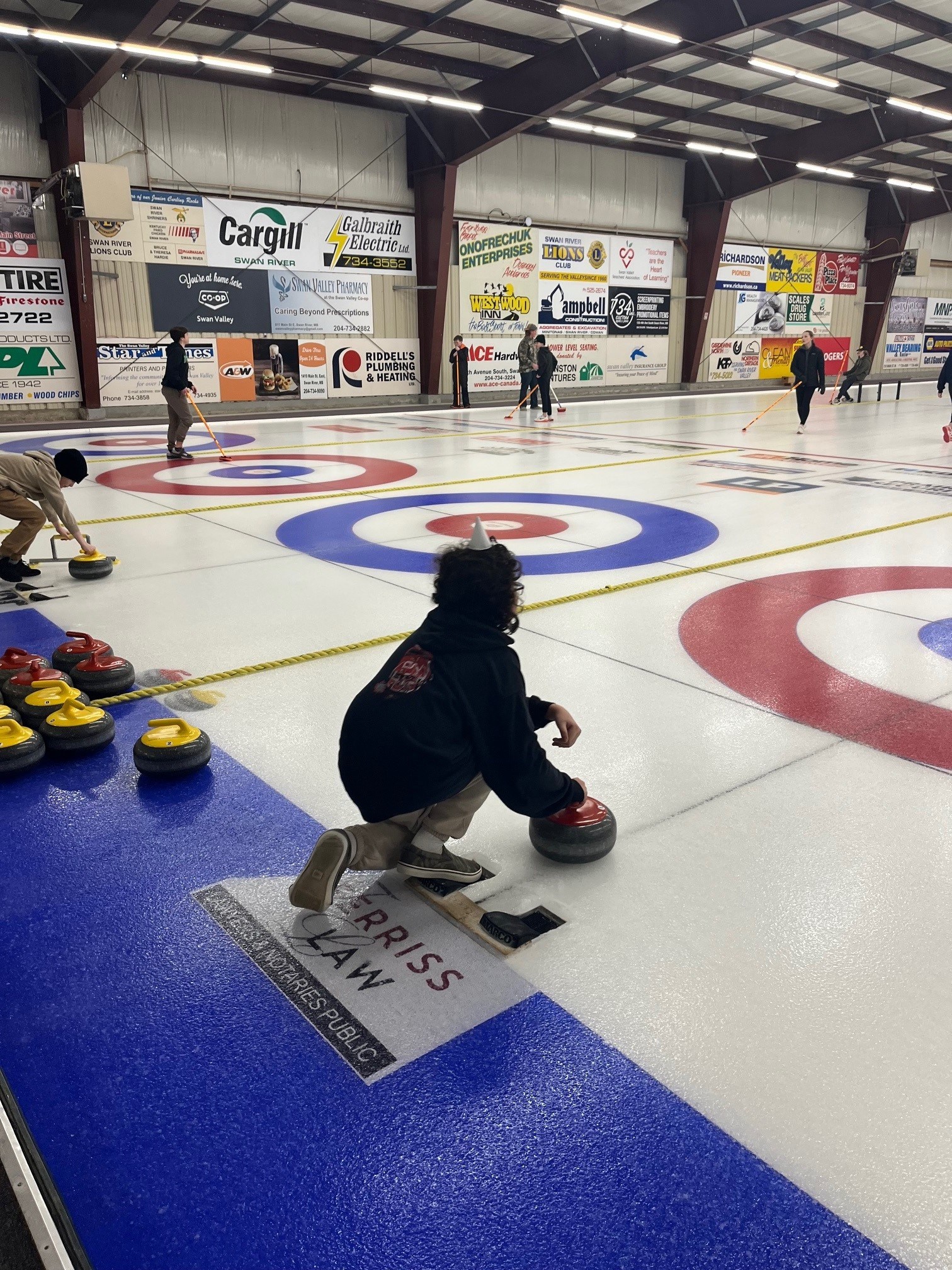 Curling%208.jpg